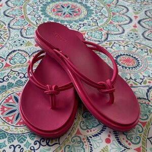 OluKai Women's Fuchsia Sandals size 7